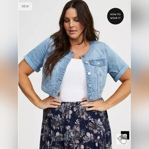 NWT Torrid Cropped Denim Jacket (0)